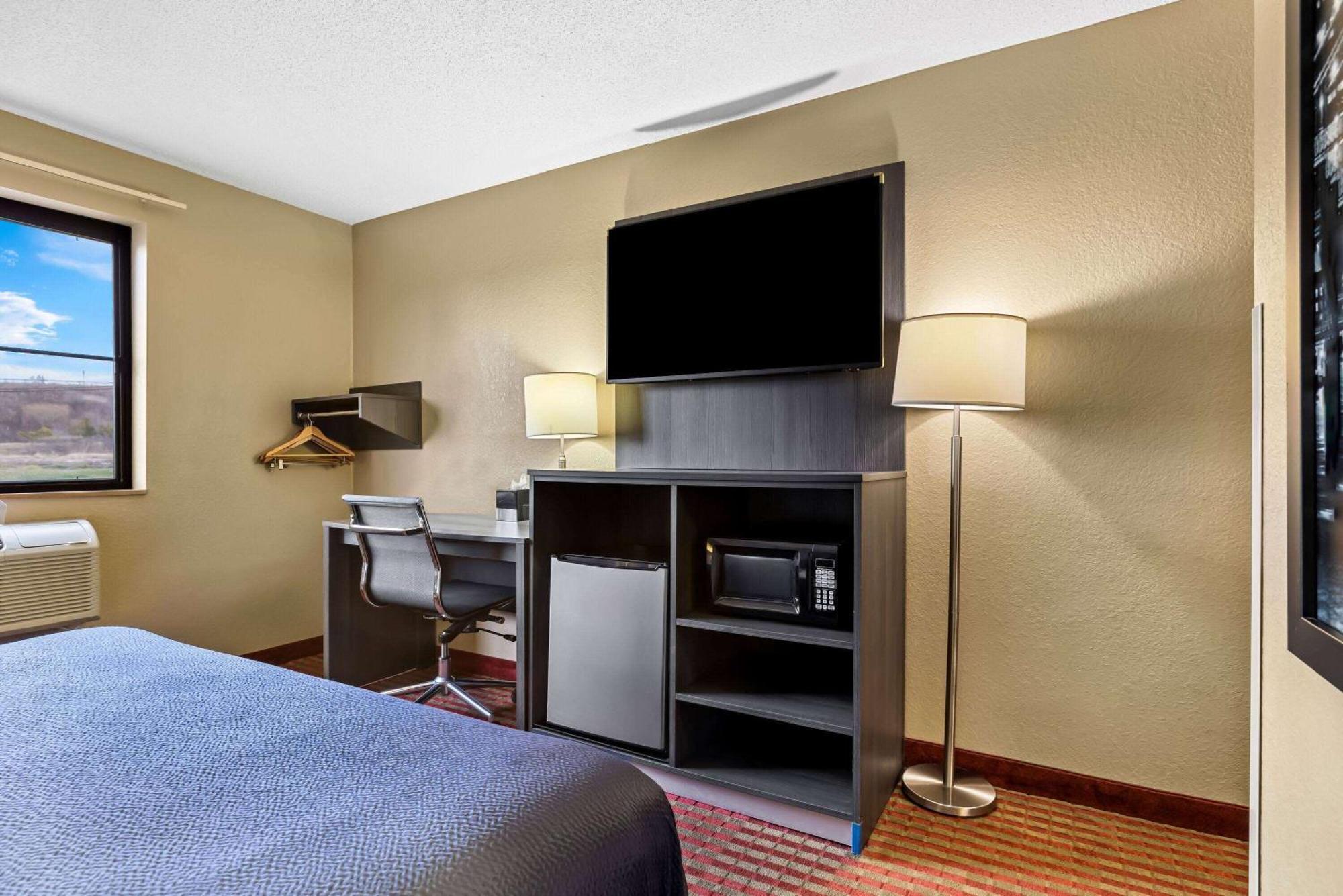 Hotel Super 8 By Wyndham Amsterdam Esterno foto