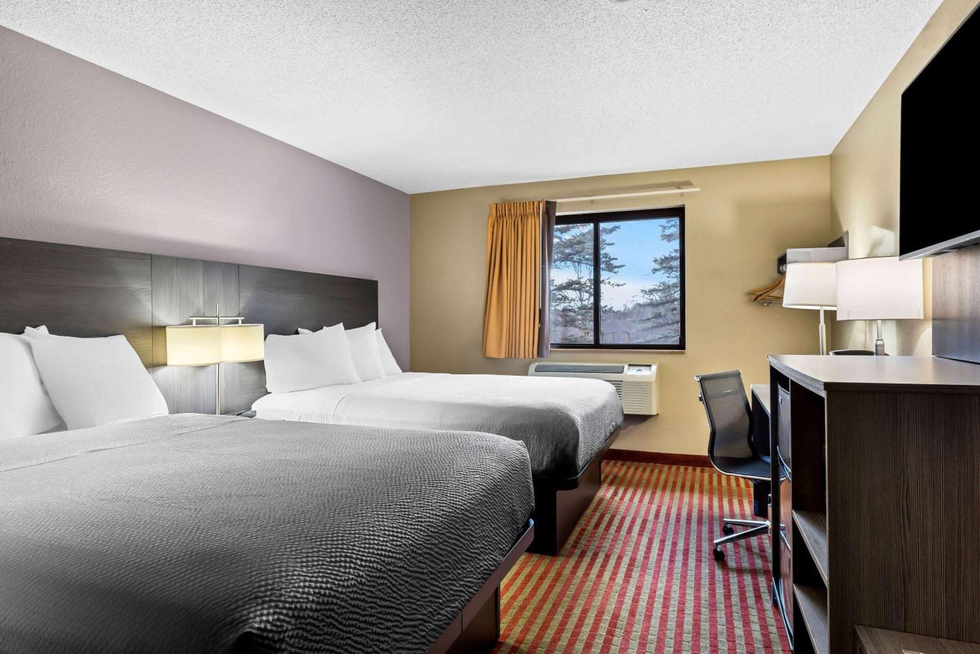 Hotel Super 8 By Wyndham Amsterdam Esterno foto